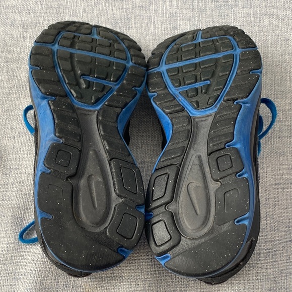Nike Kids Black Sneakers with Blue Accents - Picture 6 of 8